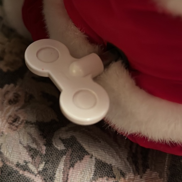 Wind up Winnie the Pooh Disney Christmas plush. - Picture 6 of 11